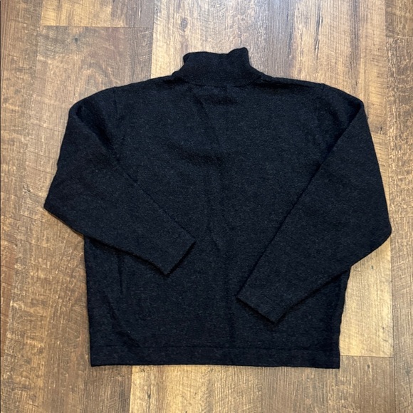 Garret Scott Extra Fine Merino Wool Quarter Zip
Sweater Boys XL Charcoal color - Picture 3 of 3